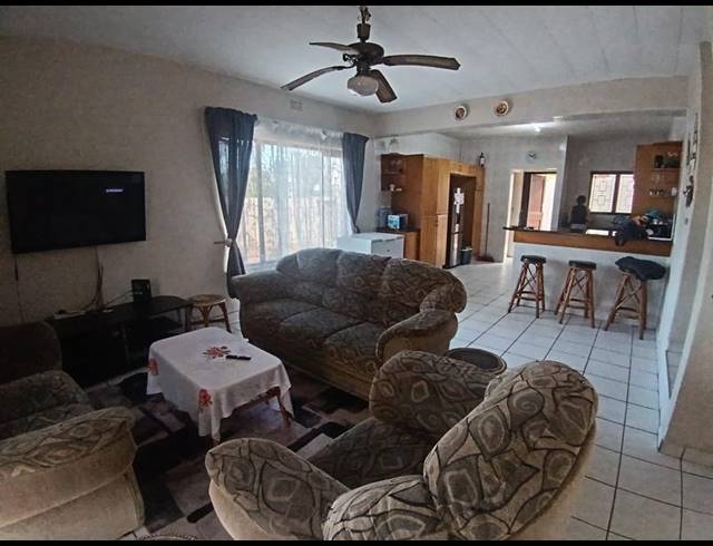 3 BEDROOM APARTMENT FOR SALE IN UVONGO BEACH